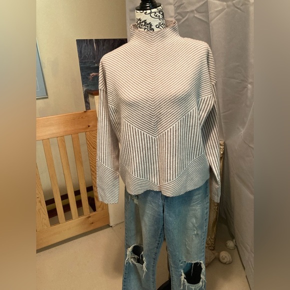 Cynthia Rowley patterned fine knit sweater (L) - Picture 4 of 9